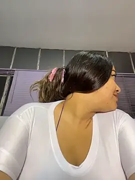 Snapshot of MollyBigBoobss chatting on February 12, 2026, 12:27 am MollyBigBoobss online show from February 12, 2026, 12:27 am