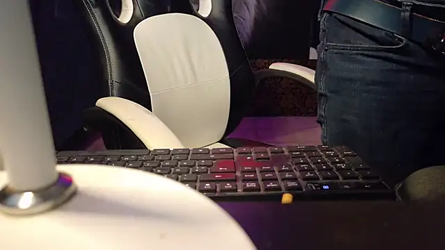 Snapshot of YouAndMe-forever chatting on March 25, 2026, 11:33 pm YouAndMe-forever online show from March 25, 2026, 11:33 pm