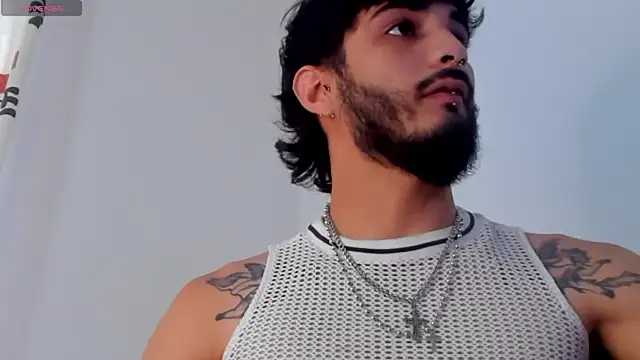 LovexJuxn8 online show from February 19, 2026, 7:32 pm