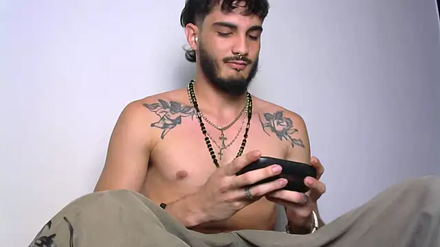 LovexJuxn8 online show from February 22, 2026, 11:58 pm