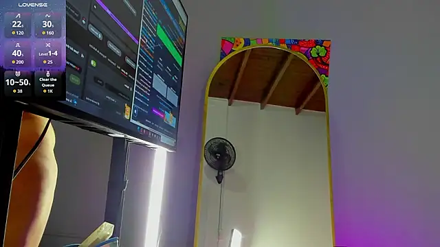 Snapshot of Zaphiro__Sky chatting on February 18, 2026, 8:43 am Zaphiro Sky online show from February 18, 2026, 8:43 am