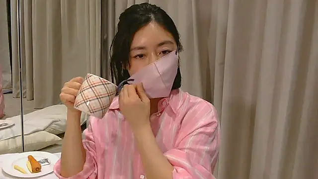 Mochi-Momo online show from April 11, 2026, 2:43 pm