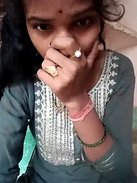Snapshot of Desi_Couple_P chatting on May 8, 2026, 12:49 am Desi Couple P online show from May 8, 2026, 12:49 am