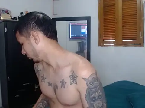 Snapshot of HotSinlge chatting on February 16, 2026, 1:40 pm HotSinlge online show from February 16, 2026, 1:40 pm