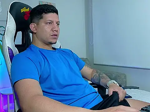 Snapshot of _robertobaggioo chatting on February 13, 2026, 12:12 pm robertobaggioo online show from February 13, 2026, 12:12 pm