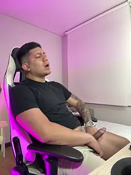 Snapshot of _robertobaggioo chatting on February 16, 2026, 12:34 pm robertobaggioo online show from February 16, 2026, 12:34 pm