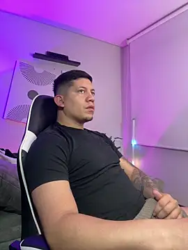  robertobaggioo online show from April 3, 2026, 12:36 pm