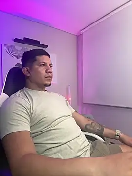  robertobaggioo online show from April 19, 2026, 12:59 pm