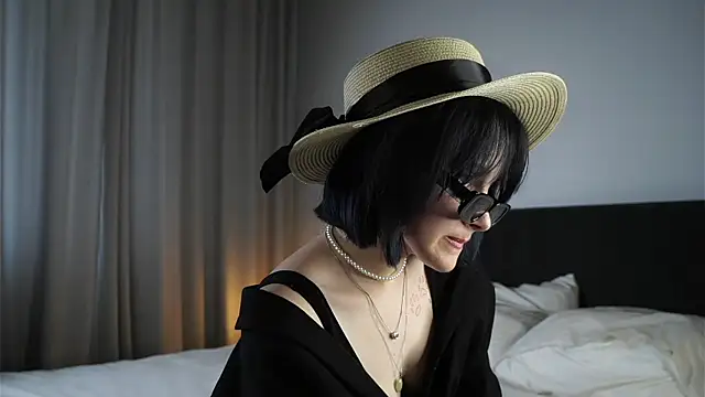 Snapshot of KirstinMcgeady chatting on June 26, 2026, 12:42 pm KirstinMcgeady online show from June 26, 2026, 12:42 pm