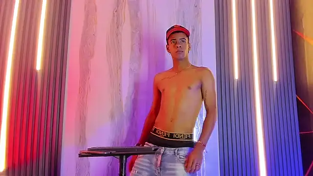 Vicky and Jeyco online show from February 16, 2026, 8:38 pm