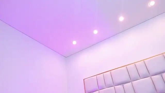 Violetta-foxx online show from April 6, 2026, 7:26 pm