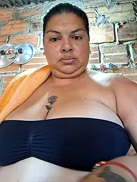 Snapshot of Juli_Powl chatting on February 26, 2026, 1:32 pm Juli Powl online show from February 26, 2026, 1:32 pm