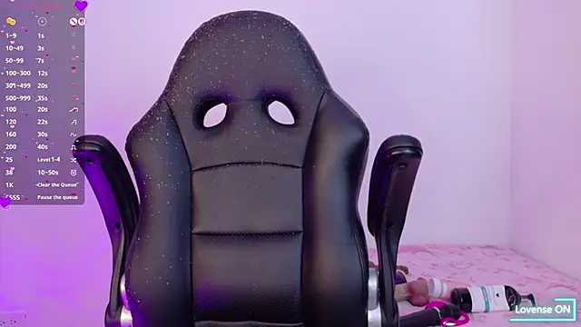 sara puerta   online show from April 17, 2026, 10:46 pm