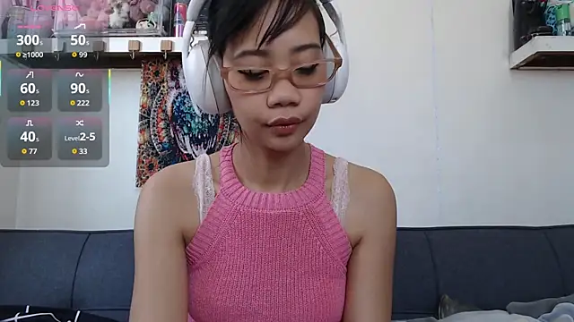 GloryKulikowski online show from April 6, 2026, 2:20 am