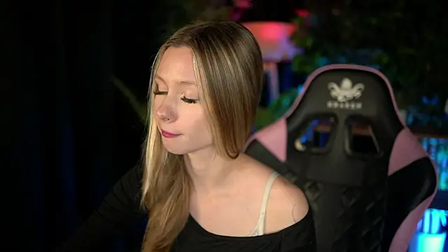 Snapshot of SweetDaisy_me chatting on February 25, 2026, 3:10 pm SweetDaisy me online show from February 25, 2026, 3:10 pm