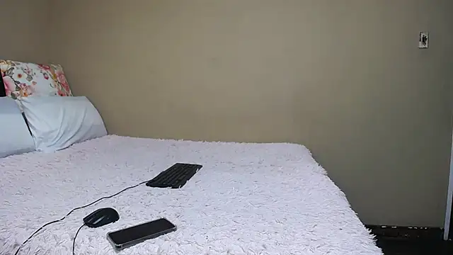 KinkyPxx online show from April 7, 2026, 4:18 pm