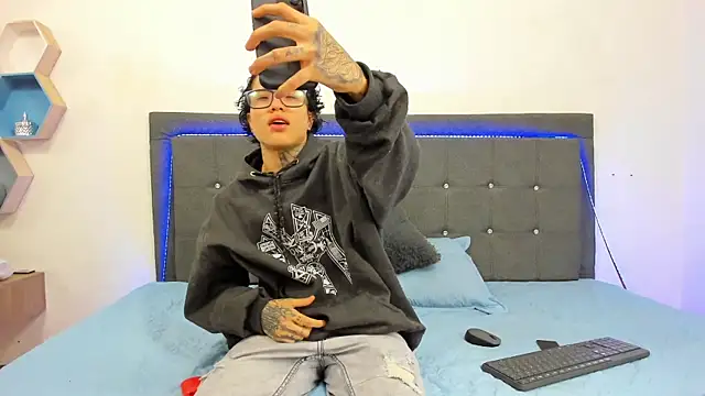 Ale cuzz online show from March 6, 2026, 3:41 pm