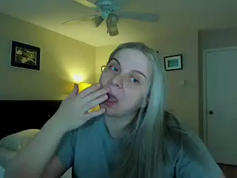 Snapshot of i_love_iva chatting on February 16, 2026, 10:39 pm i love iva online show from February 16, 2026, 10:39 pm