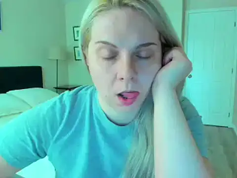 Snapshot of i_love_iva chatting on February 17, 2026, 10:38 pm i love iva online show from February 17, 2026, 10:38 pm