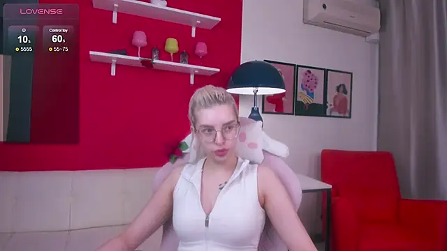 TiffanyPeachi online show from March 4, 2026, 11:16 am