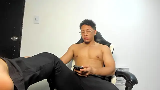 Snapshot of MaxSeduce23 chatting on February 22, 2026, 1:09 pm MaxSeduce23 online show from February 22, 2026, 1:09 pm