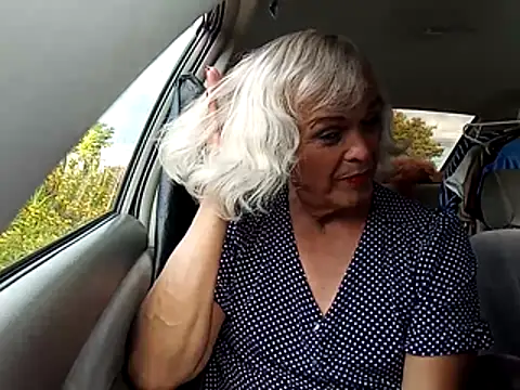 dustbunny64 online show from April 27, 2026, 1:14 am