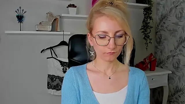 CinderellaMoon online show from March 30, 2026, 5:30 am