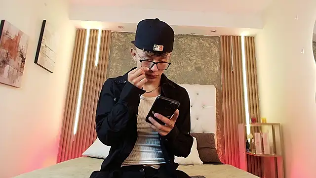 Dark Nico online show from March 19, 2026, 3:43 am