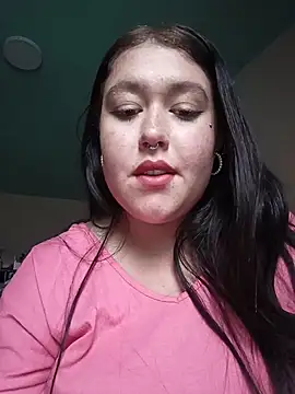 Snapshot of Freckless_ chatting on August 6, 2026, 8:33 pm Freckless online show from August 6, 2026, 8:33 pm