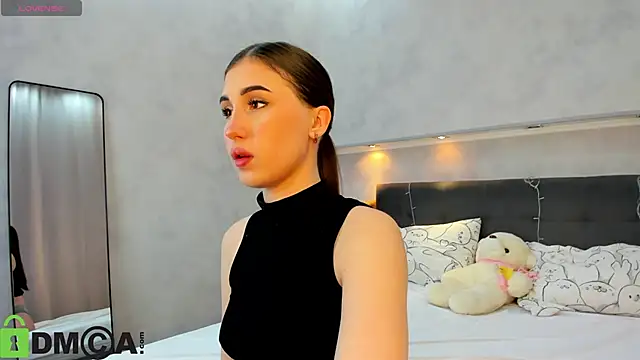 Emily Lews online show from March 3, 2026, 1:01 am