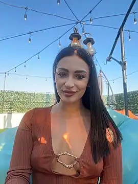 VictoriaLanes online show from July 15, 2026, 4:18 am