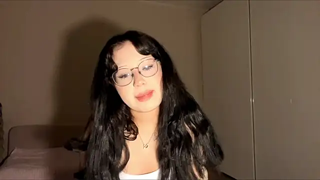 Snapshot of KateGlowee chatting on February 21, 2026, 3:02 pm KateGlowee online show from February 21, 2026, 3:02 pm