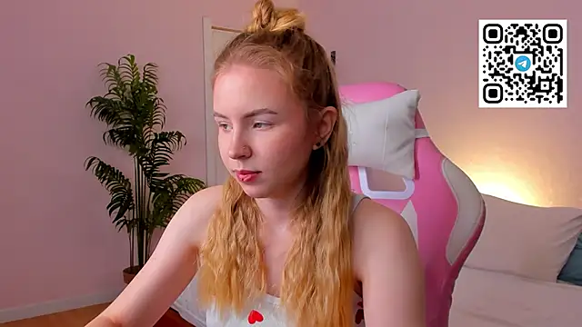 Snapshot of Linda__Bloom chatting on March 9, 2026, 1:09 am Linda Bloom online show from March 9, 2026, 1:09 am