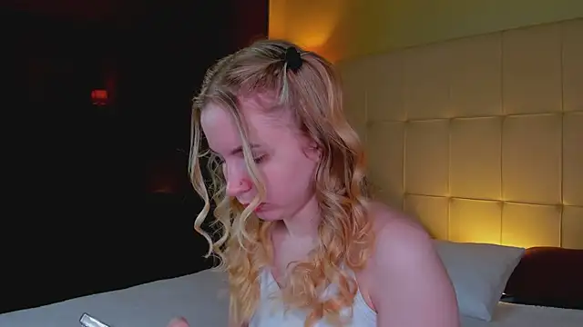 Snapshot of Linda__Bloom chatting on April 13, 2026, 1:11 am Linda Bloom online show from April 13, 2026, 1:11 am