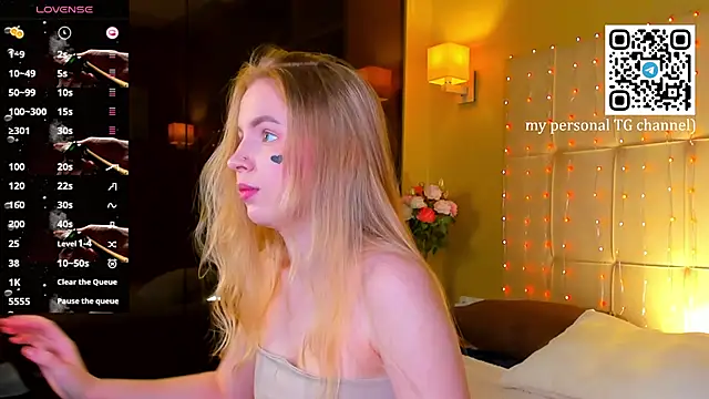 Snapshot of Linda__Bloom chatting on April 16, 2026, 1:06 am Linda Bloom online show from April 16, 2026, 1:06 am