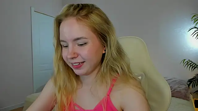 Snapshot of Linda__Bloom chatting on May 31, 2026, 5:04 am Linda Bloom online show from May 31, 2026, 5:04 am