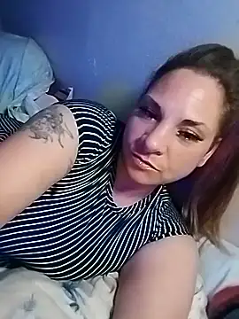 Snapshot of BrattyGirl2424 chatting on August 2, 2026, 4:38 pm BrattyGirl2424 online show from August 2, 2026, 4:38 pm