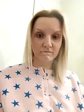 Snapshot of SusanGold9211 chatting on March 1, 2026, 12:23 am SusanGold9211 online show from March 1, 2026, 12:23 am