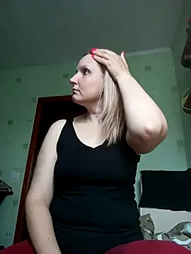 SusanGold9211 online show from April 7, 2026, 9:32 am