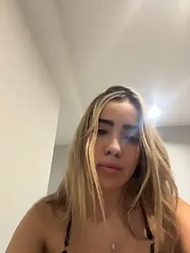 Snapshot of bellabarbiex chatting on April 30, 2026, 10:47 pm bellabarbiex online show from April 30, 2026, 10:47 pm