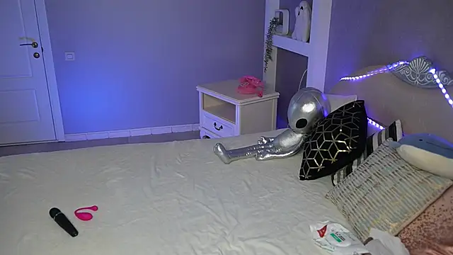 Snapshot of AlisMil chatting on February 19, 2026, 10:22 am AlisMil online show from February 19, 2026, 10:22 am