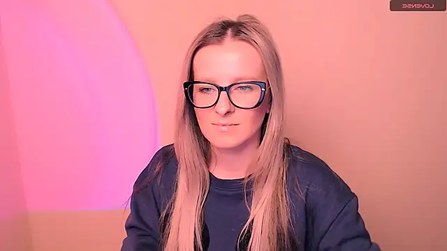 Snapshot of AnnePeach chatting on February 15, 2026, 5:20 pm AnnePeach online show from February 15, 2026, 5:20 pm