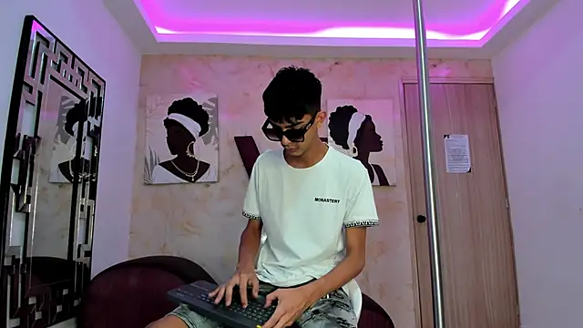 KITTY BOSH online show from February 24, 2026, 1:20 pm