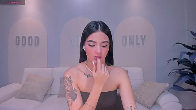 CarolineEvans x online show from March 11, 2026, 4:07 am