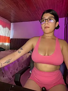 Snapshot of violet19x chatting on February 23, 2026, 8:17 pm violet19x online show from February 23, 2026, 8:17 pm