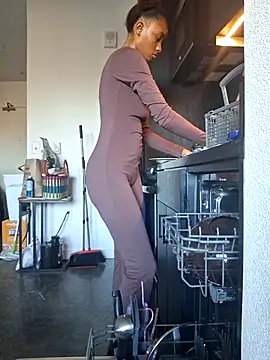 Snapshot of Cinnamonbunn chatting on February 27, 2026, 11:16 pm Cinnamonbunn online show from February 27, 2026, 11:16 pm