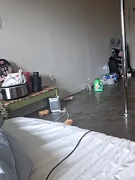 Cinnamonbunn online show from March 8, 2026, 5:17 pm