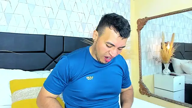 Snapshot of AronGarcia chatting on February 21, 2026, 12:06 pm AronGarcia online show from February 21, 2026, 12:06 pm