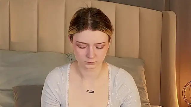 AlyssFrost online show from May 5, 2026, 2:19 am