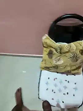 in your dreamslove  online show from March 11, 2026, 3:40 pm